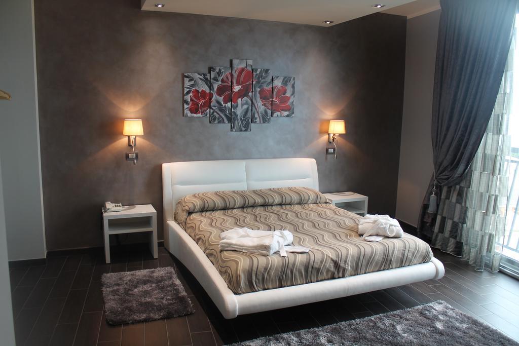 Hotel Mediterraneo Roccella Ionica Phòng bức ảnh