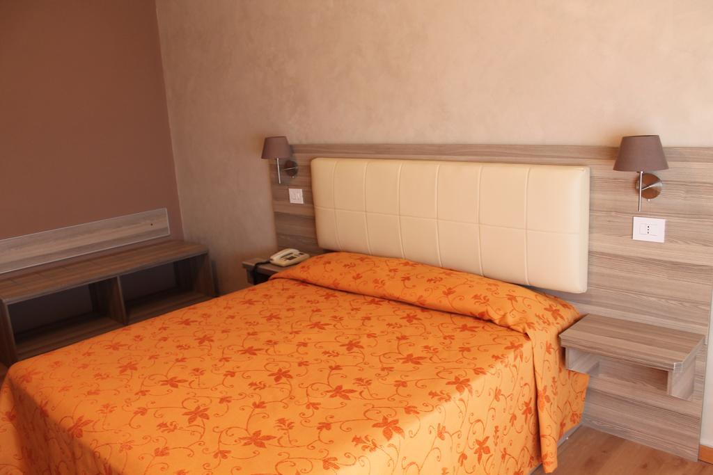 Hotel Mediterraneo Roccella Ionica Ngoại thất bức ảnh