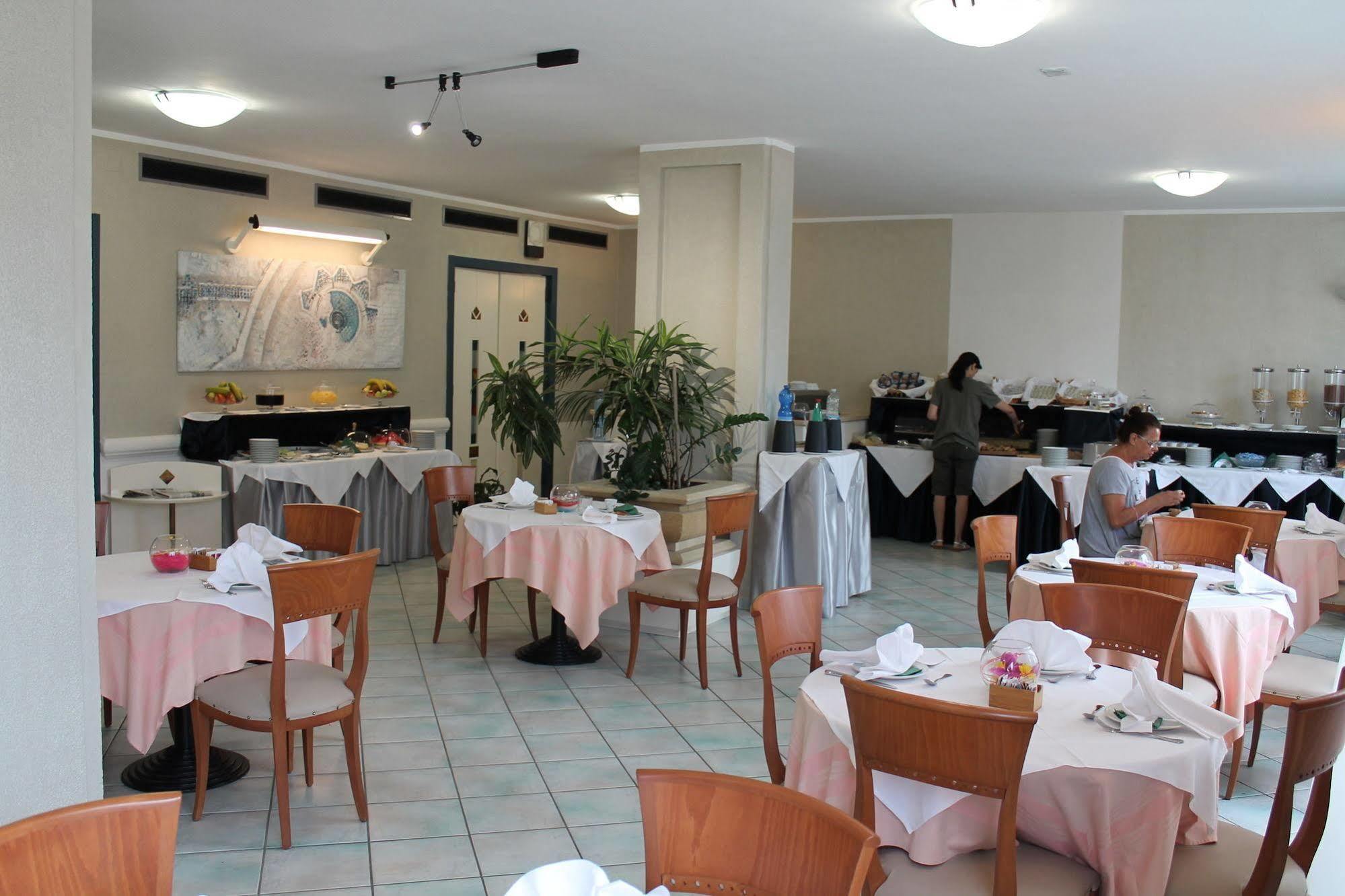Hotel Mediterraneo Roccella Ionica Ngoại thất bức ảnh