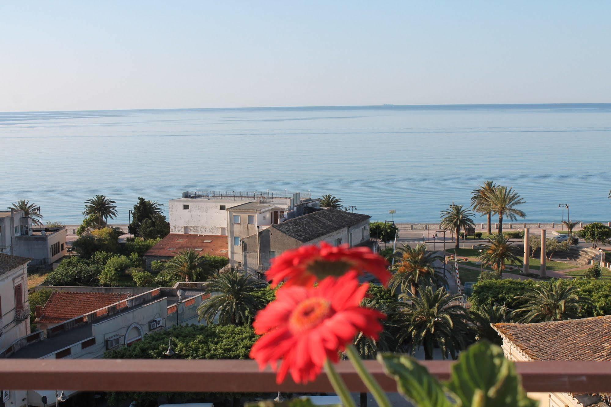 Hotel Mediterraneo Roccella Ionica Ngoại thất bức ảnh