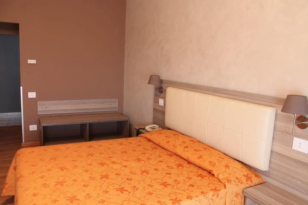 Hotel Mediterraneo Roccella Ionica Ngoại thất bức ảnh
